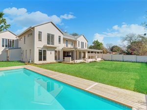 1200 m² Land available in Craighall