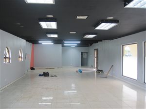 300 m² Retail Space in Gillitts