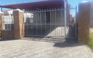 2 Bedroom House in Kalkfontein