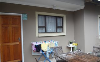 2 Bedroom Garden Cottage in Marlands