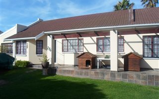 4 Bedroom House in Sunrise on Sea