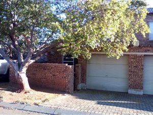 3 Bed Townhouse in Honey Park