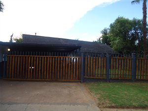 4 Bed House in Parys