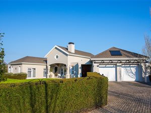 4 Bed House in Val de Vie