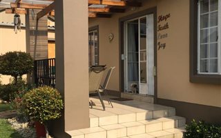3 Bedroom Simplex in Bellairspark
