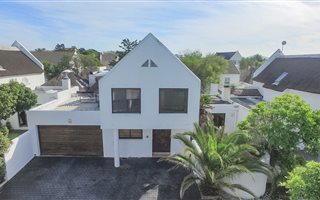 3 Bedroom Duplex in West Beach