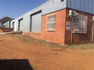 700 m² Industrial space in Waltloo