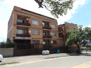 2 Bed Apartment in Troyeville