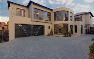 6 Bedroom House in Glen Eagles Estate