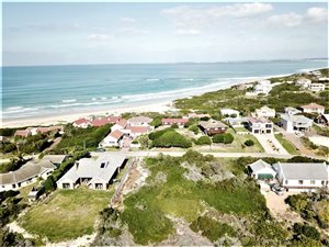 748 m² Land available in Paradise Beach