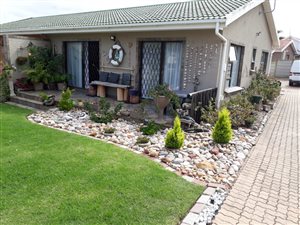 2 Bedroom Duet in Klein Brak River