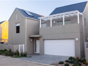 3 Bed House in Somerset Lakes