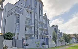 3 Bedroom Apartment in Bloubergrant