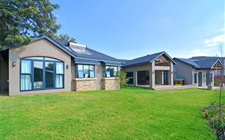 4 Bedroom House in Fourways Gardens