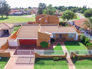 4 Bed House in Bakerton