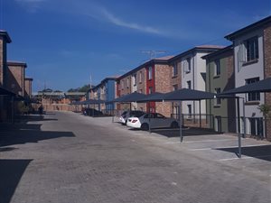 2 Bedroom Apartment in Rooihuiskraal North