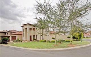 3 Bedroom House in Olympus AH