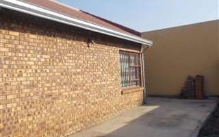 3 Bedroom House in Alra Park