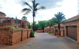 4 Bedroom Townhouse in Centurion Golf Estate