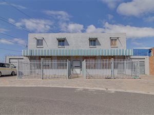 16 Bed House in Newfields