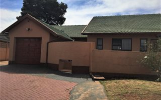 3 Bedroom House in Glenanda