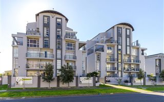 3 Bedroom Apartment in Bloubergrant