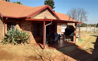 3 Bedroom House in Rietvalleipark