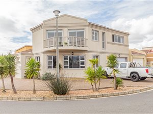 5 Bed House in Parklands