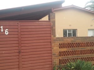 3 Bed House in Roosheuwel