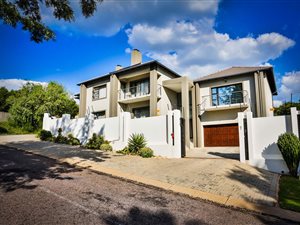 4 Bed House in Waterkloof Ridge