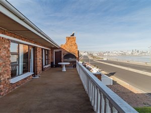 6 Bed House in Yzerfontein