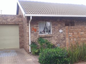 2 Bed Townhouse in Doornpoort and surrounds