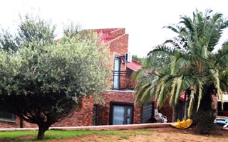 5 Bedroom House in Noordheuwel