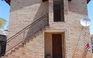 2 Bedroom Flat in Waterval East