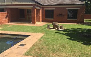 3 Bedroom Simplex in Mooikloof Equestrian Estate