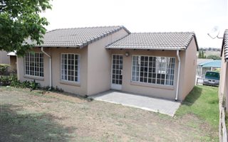 3 Bedroom Simplex in Country View