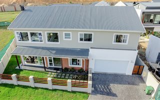 4 Bedroom House in Waterfall Country Village