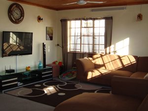 6 Bed House in Crown Gardens