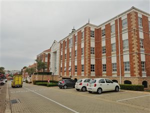 668 m² Office Space in Fourways