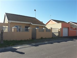 2 Bed House in Pelikan Park