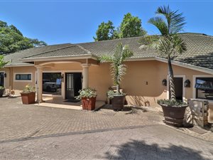 4 Bed House in Rouken Glen