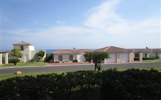 3 Bedroom Apartment in Hermanus Beach Club