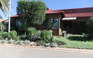 4 Bedroom House in Hurlingham Manor