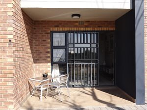 2 Bed Apartment in Mooikloof Equestrian Estate