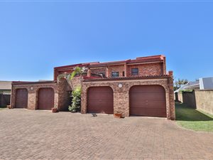 4 Bed Apartment in Shelly Beach