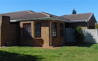 3 Bedroom House in Sonstraal East