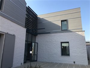 340 m² Office Space in Irene
