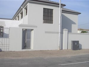 2 Bed Apartment in Lansdowne