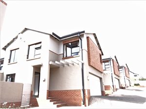 3 Bed Duplex in Mooikloof Equestrian Estate