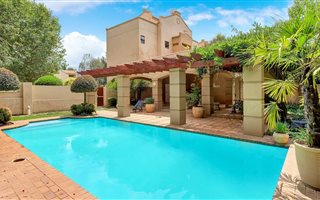 2 Bedroom Apartment in Melrose